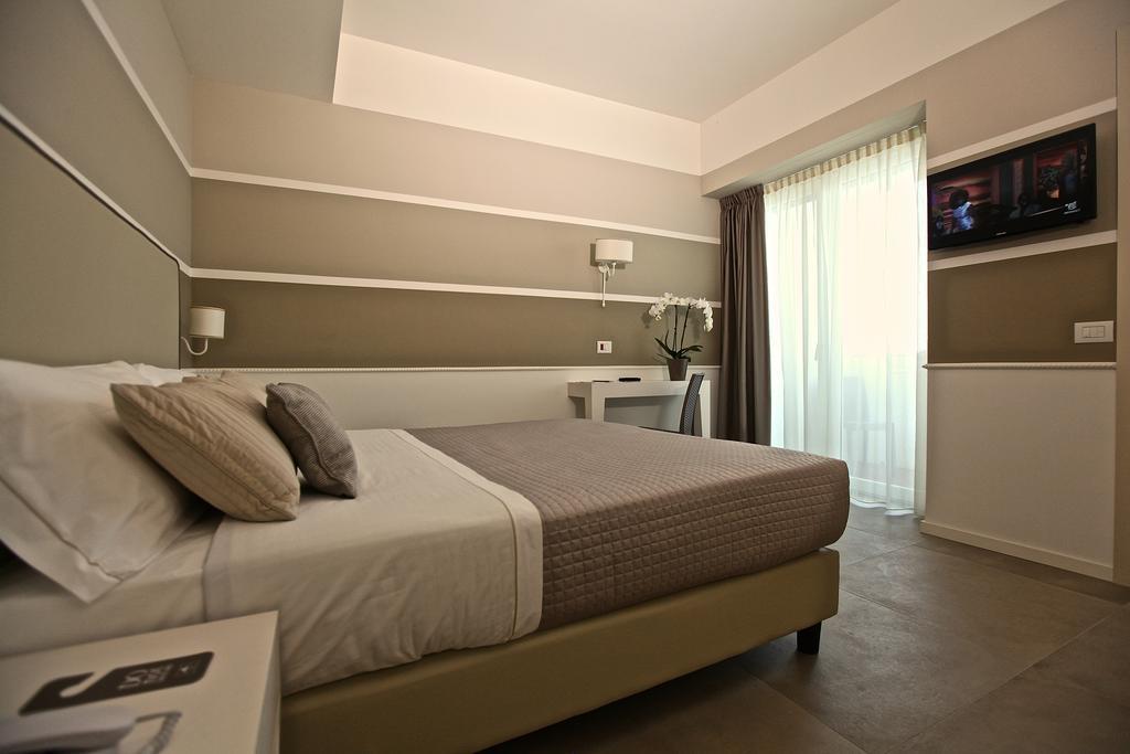 Hotel Ambassador Марота Екстериор снимка