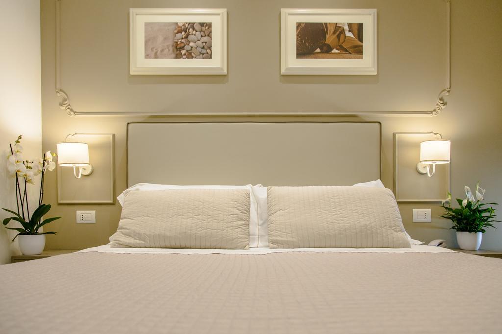 Hotel Ambassador Марота Екстериор снимка