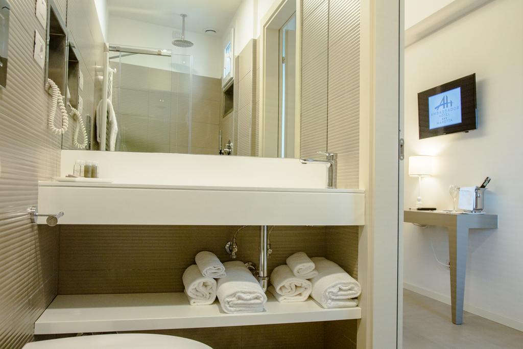 Hotel Ambassador Марота Екстериор снимка