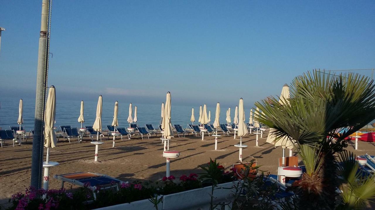 Hotel Ambassador Марота Екстериор снимка